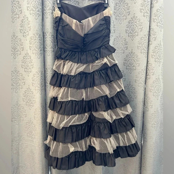 Vintage Betsey Johnson Black/Tan Layered Evening Dress. Size 6 - Picture 4 of 4